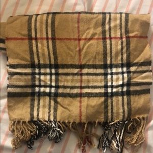 2 fashionable scarfs